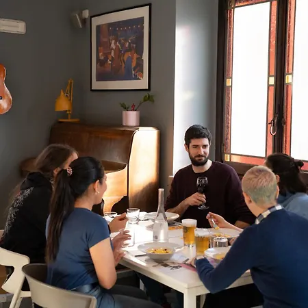 אכסניה Babila & Bar