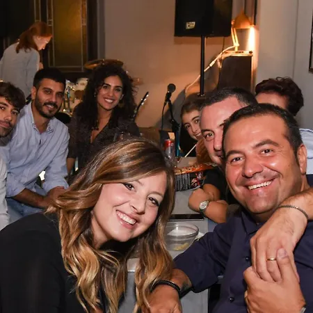 Babila & Bar אכסניה *
